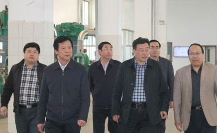 呼市市委常委、市委統(tǒng)戰(zhàn)部長云建東等一行來托縣調(diào)研時到我公司視察指導(dǎo)工作